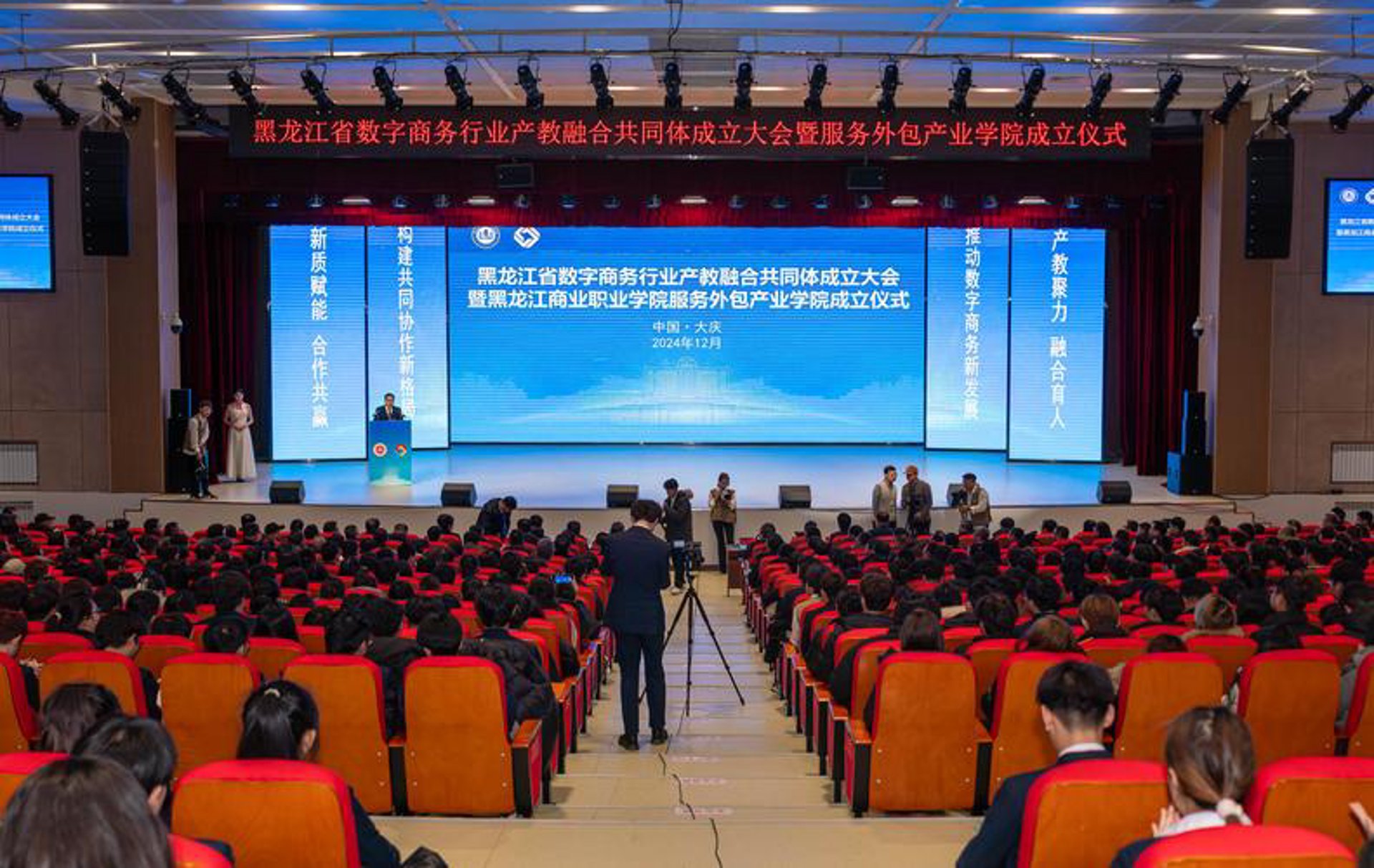 数字化转型：企业驶向未来的信息快车道